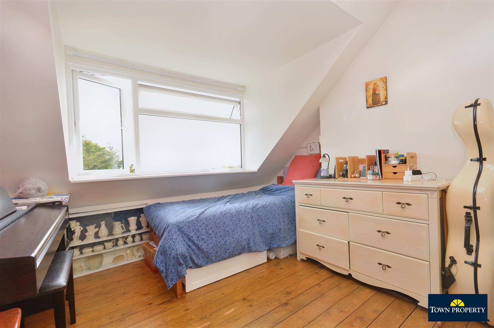 Property Details for Hurst Road Eastbourne East Sussex BN21 2PW Town Property Estate Agents